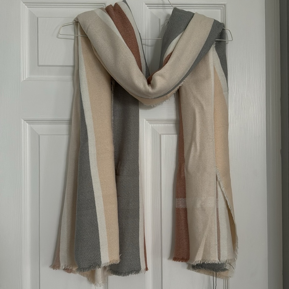 Vince Camuto Blush Scarf (NWT)